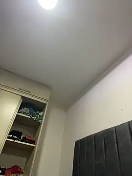 Webcam Model (Samantafoxx_)  is live.Free join now!