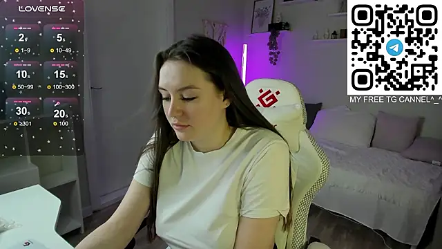 laura_collinss - Laura_CollinsS's free webcam - UK Sex Cams