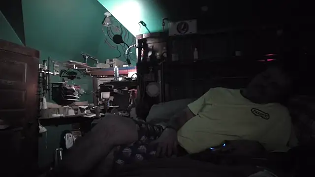 charactrzero (Ask my age) - get naked stay naked