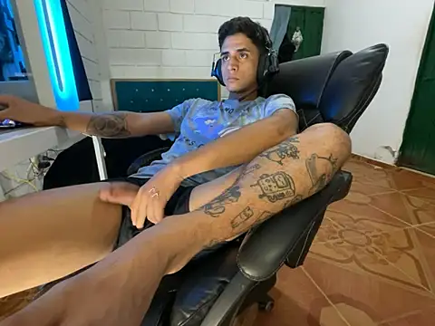 Max_TheHorseDick live sex cam