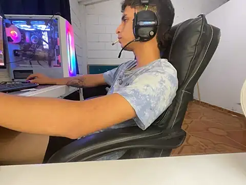 Max_TheHorseDick's live cam