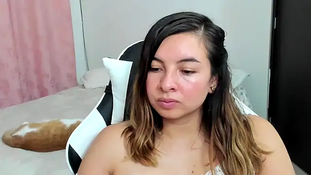 __emma__11__lecat_ - __Emma__11__Lecat_'s free webcam - UK Sex Cams