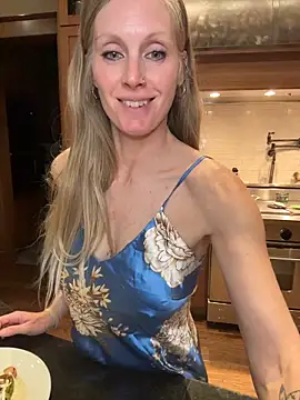 ItsDanniG live cam profile