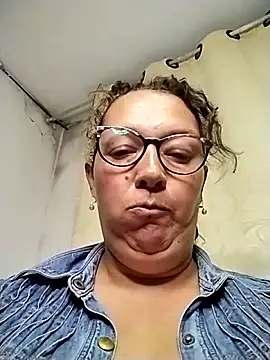 Webcam Model (_Saraqueen)  is live.Free join now!