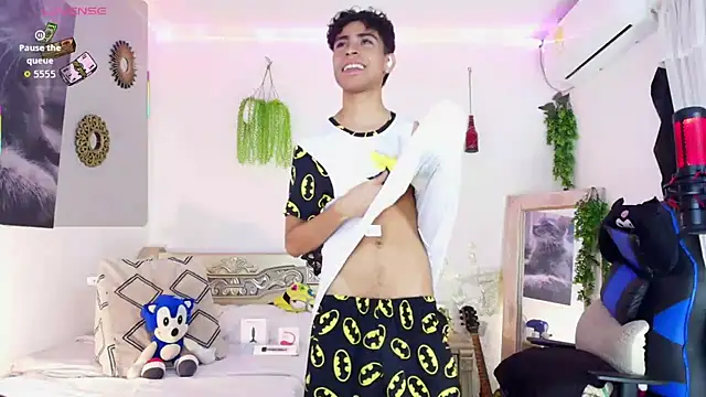 huge_armound - Huge_armound's free webcam - UK Sex Cams