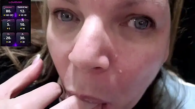 l4dyc4pricorn76 live sex cam