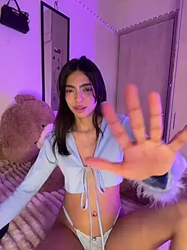 zaraluuv - ZaraLuuv's free webcam