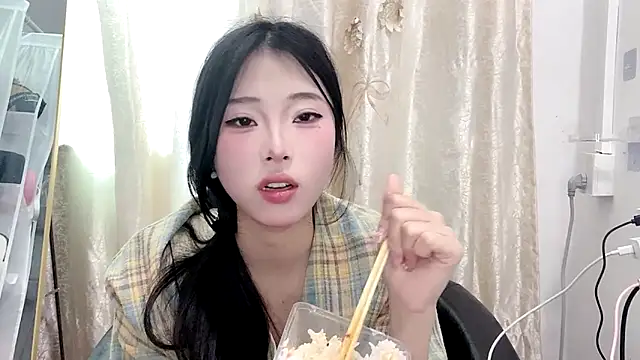 yiyibaby2026 - Yiyibaby2026's free webcam