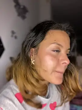 Webcam Model (Ame_Desire)  is live.Free join now!