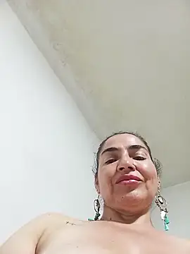 Webcam Model (MaryRoze_)  is live.Free join now!