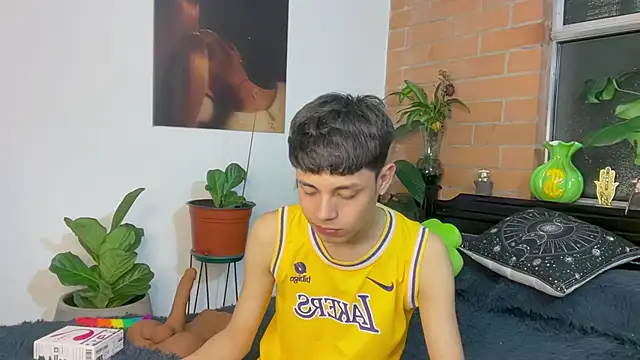 andy_belier23 (M twink) - cum super show