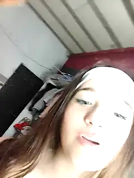 dieciochoyundia live sex cam