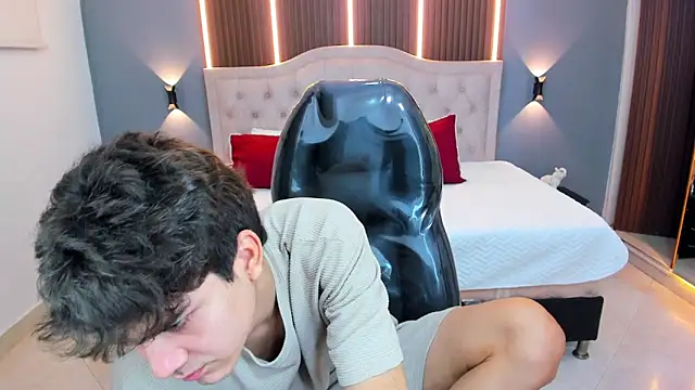 tommy18__ - Tommy18__'s free webcam - UK Sex Cams