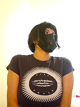 Latin_summer's Stripchat show and profile