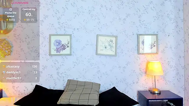 Miley_Cavendish webcam