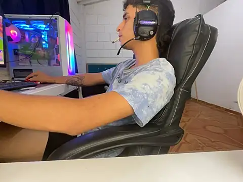 Max_TheHorseDick webcam