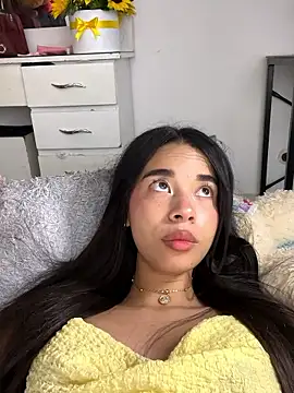 Milleradhara24 live sex cam