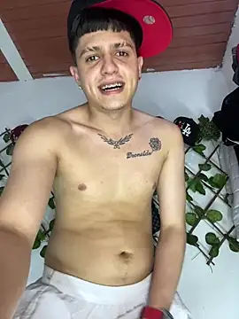 themasterhades_777 (M twink) - ⭐꧁GET NAKED + MASTURBATION꧂⭐