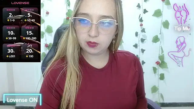 liarobertss_ - LiaRobertss_'s free webcam - UK Sex Cams