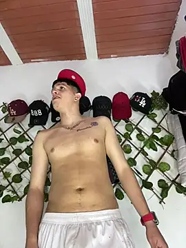 themasterhades_777 (M twink) - ⭐꧁GET NAKED + MASTURBATION꧂⭐