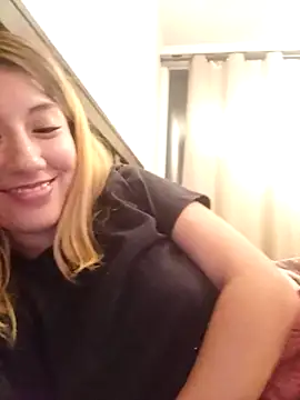 Webcam Model (lilivalkova)  is live.Free join now!