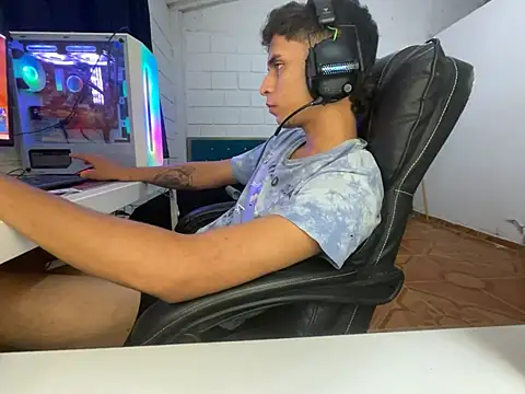 Max_TheHorseDick's live cam