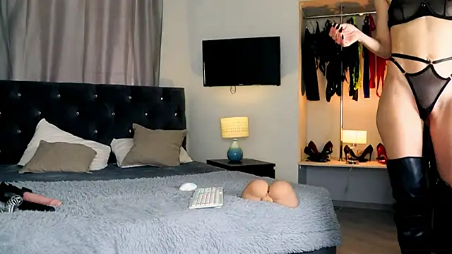 InvitingTina live sex cam