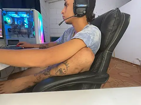 Max_TheHorseDick live sex cam