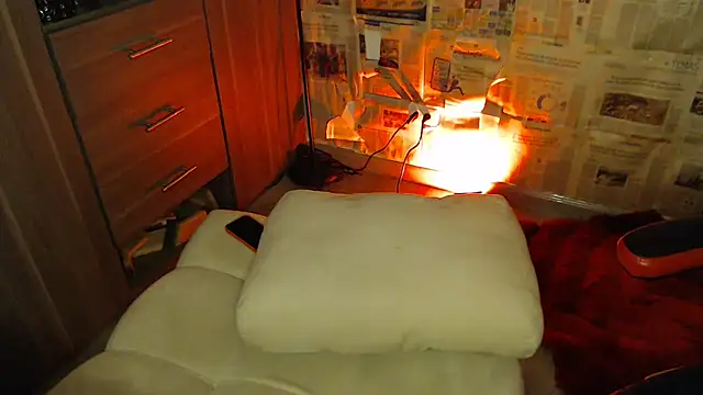 i_am_nina_ (F young) - NAKED AND FINGERING PUSSY