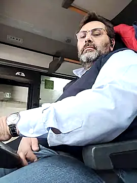 necroforo (M mature) - Senza masturbarmi e venire fino al goal