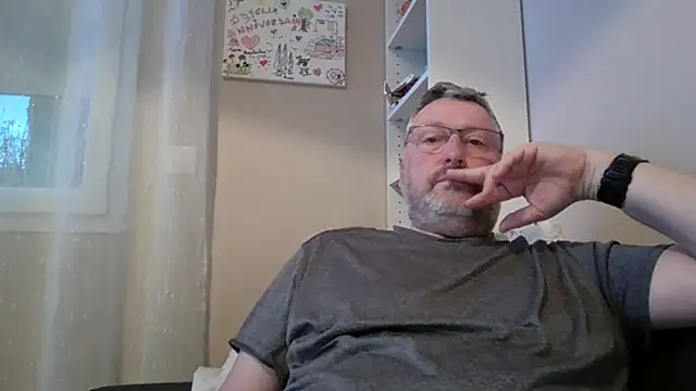 doudou310 (Ask my age) - showing dick