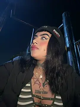 lauriink1 - LauriInk1's free webcam - UK Sex Cams