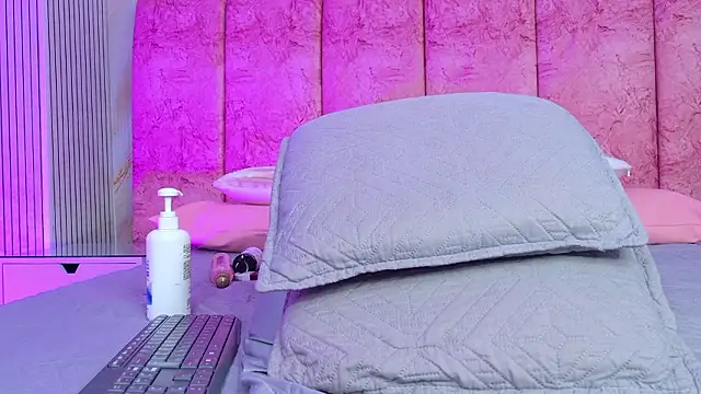 emmacurvy (F young) - Show Oil Body