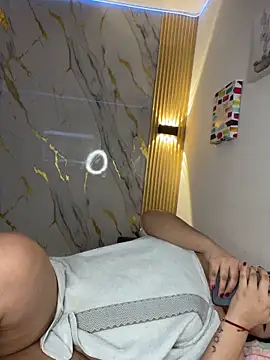 Webcam Model (Kariina__69)  is live.Free join now!