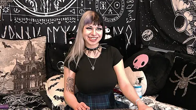 paige_turner (Ask my age) - nipple clamps