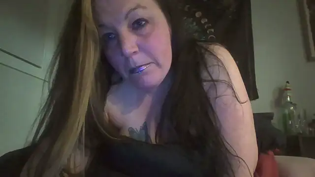 queenemerald - Queenemerald's free webcam - UK Sex Cams