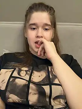 HornyGirlH live sex cam