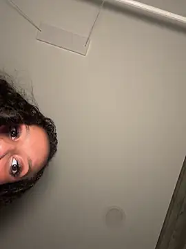 Your_Paris's Live Sex Cam Show