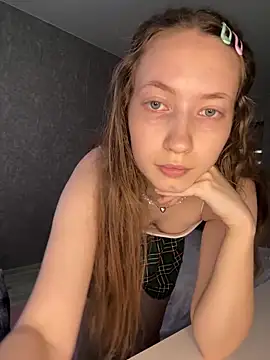 Webcam Model (Holy_Poly)  is live.Free join now!