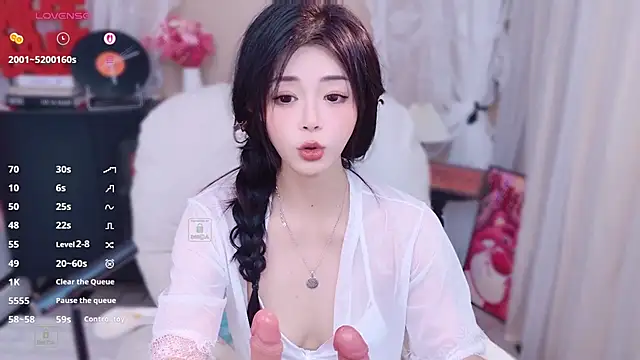 美女CeeKie在线直播