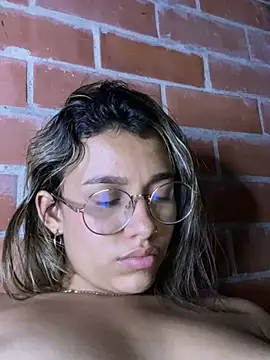 Webcam Model (liahot69)  is live.Free join now!