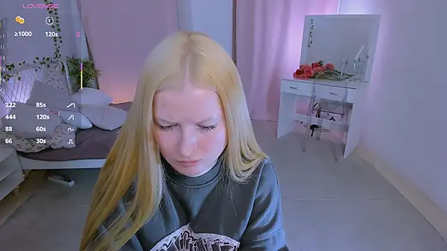 laly_peach - Laly_Peach's free webcam - UK Sex Cams