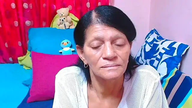 SLUTTYROXY live sex cam