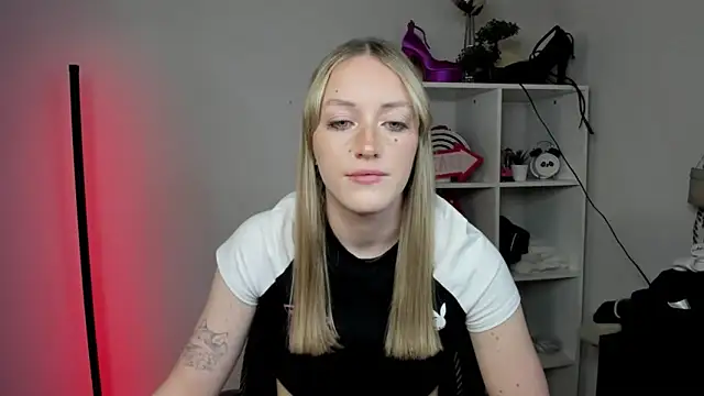 EvelynBlond live sex cam