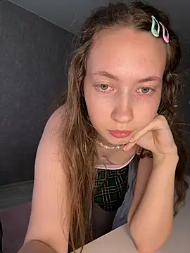 Webcam Model (Holy_Poly)  is live.Free join now!