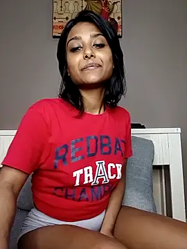 Webcam Model (littlemissdevil69)  is live.Free join now!