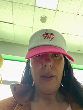 eveangelll (F milf) - Squirt in locker gym