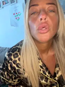 scarlettgold_ (F young) - Make me fuck myself and moan