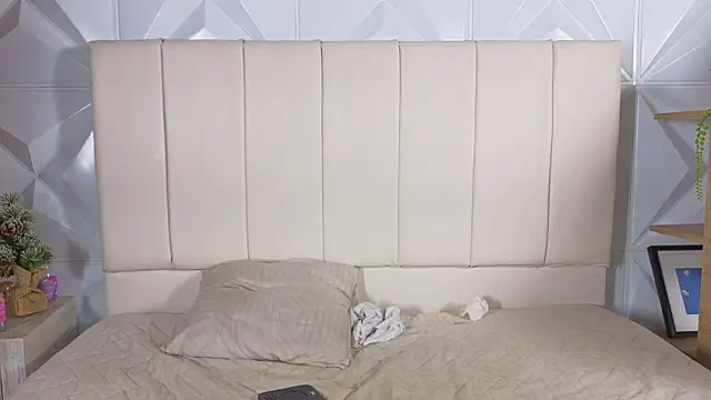 Emily_and_Sebastiannn webcam