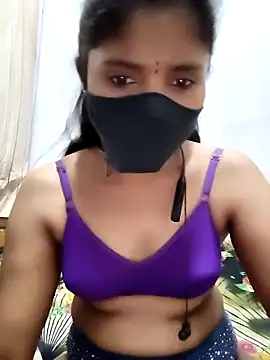 deepa-telugu143 (F milf) - Nude show in public new year special